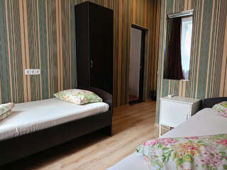 Гостиница Морской Новороссийск Стандартный четырехместный номер-3