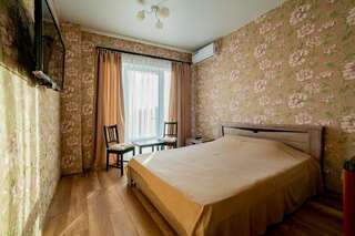 Гостиница Морской Новороссийск Улучшенный двухместный номер "SUPERIOR" с одной большой кроватью-1