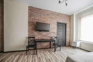 Гостиница Морской Новороссийск Апартаменты/Семейный трёхкомнатный номер с большими двуспальными кроватями-2