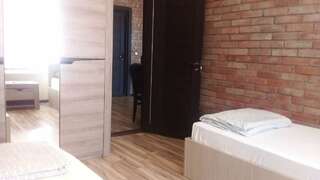 Гостиница Морской Новороссийск Апартаменты/Семейный четырехместный трехкомнатный номер с раздельными кроватями-5