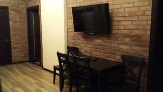 Гостиница Морской Новороссийск Апартаменты/Семейный трёхкомнатный номер с большими двуспальными кроватями-3